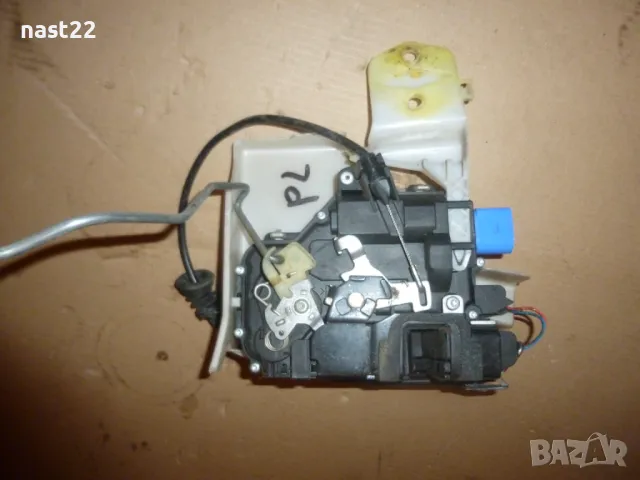 Предна лява брава за Фолксваген Поло-2002-2009 година, снимка 2 - Части - 50141509