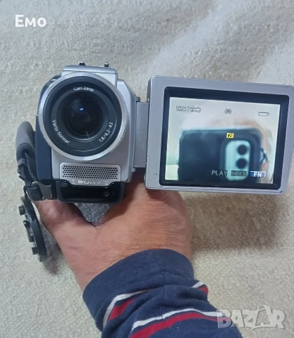Камкордер Sony DCR- TRV50E, снимка 6 - Камери - 54298661