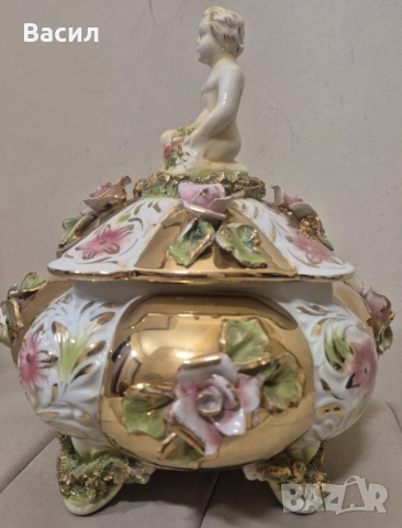 Голяма италианска порцеланова бонбониера с капак – стил Capodimonte