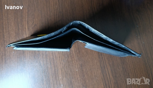 Levi Strauss мъжки кожен портфейл отличен, снимка 5 - Портфейли, портмонета - 53399112