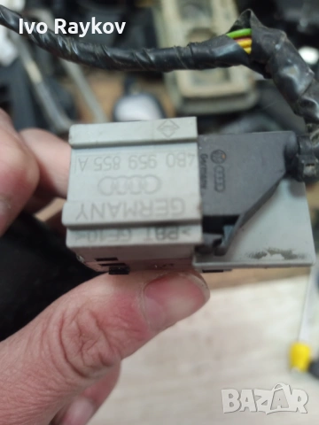 Бутон Стъкло  Audi 4B0 959 855, снимка 11 - Части - 47703444