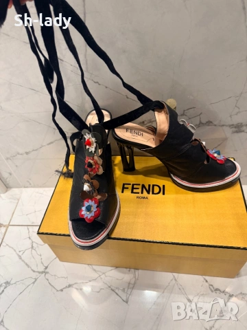 Кожени сандали Фенди