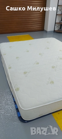 Продавам двулицев матрак Стил в отлично състояние.