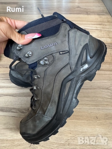 Оригинални високи  обувки LOWA Renegade GTX Mid Wide! 44 н, снимка 1