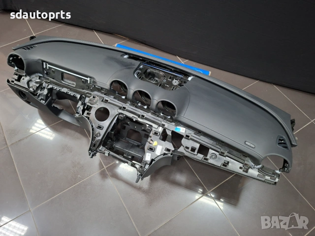 Ново Кожено Табло с Сив шев Mercedes W206 AMG, снимка 4 - Части - 53896993