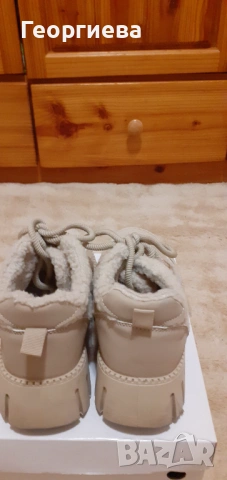 Дамски обувки с пух, снимка 4 - Маратонки - 53643150