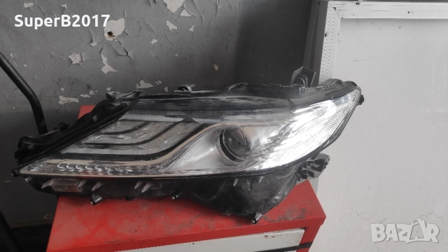 Продавам - оригинален ляв фар за Тойота Камри за ремонт или части