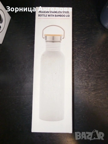 Нова бутилка от неръждаема стомана с бамбукова капачка 