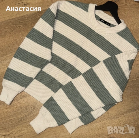 Топъл пуловер на бели и зелени райета 