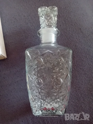 Стъклена гарафа