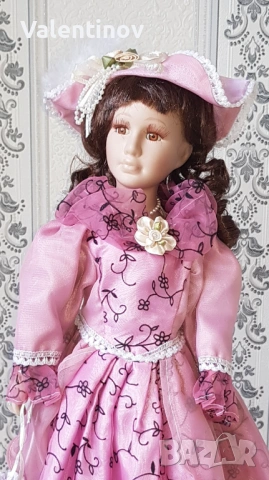 Порцеланова кукла със стойка , снимка 2 - Кукли - 50044266