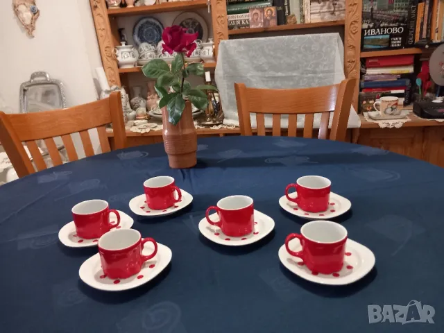 Сервиз за кафе в червено, снимка 3 - Сервизи - 50378810