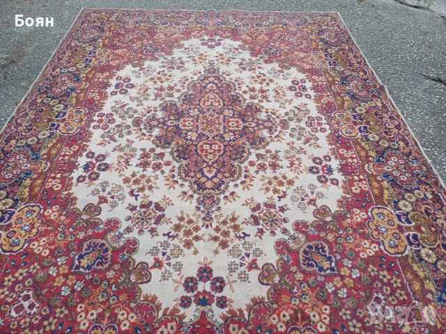 Персийски вълнен килим