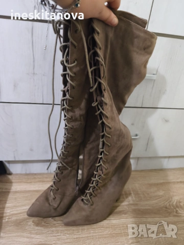 Ботуш с връзки 