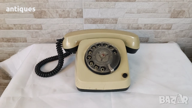 Стар български телефон със слушалка - РЕСПРОМ - ТАБ-600