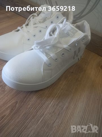 Бели обувки 