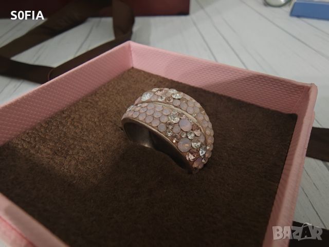 Сребърен пръстен с розови свароски камъчета, снимка 1 - Пръстени - 45701072
