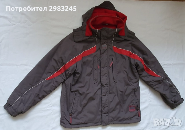 Спортно яке с подвижна качулка