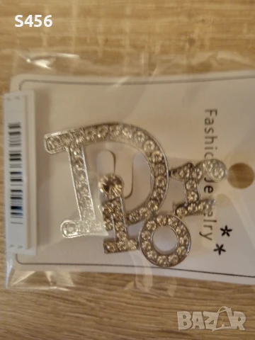  Cristian Dior, Gucci брошка,обеци Loewe,Chanel обеци, снимка 2 - Други - 50262631