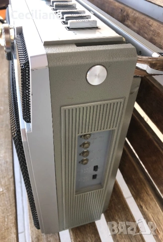 Радиокасетофон Rising SRC-2005 Vintage Boombox – колекционерски модел!, снимка 6 - Радиокасетофони, транзистори - 53830574