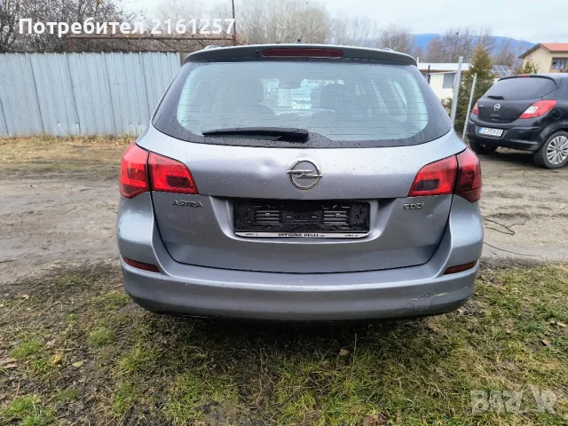 Opel Astra J 1.7 diesel 2011 , снимка 10 - Автомобили и джипове - 48227044