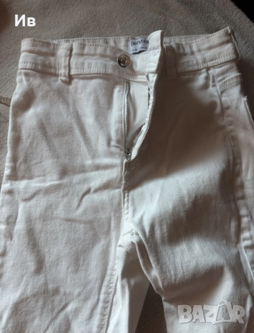 Бели дамски дънки Bershka