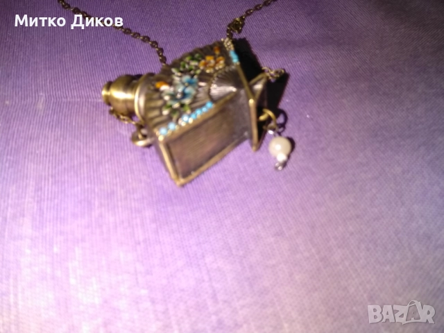 Винтидж бутилка за парфюм от месинг, клозоне, флорална, с W-образна винтова капачка Н-50мм и 55х20мм, снимка 3 - Антикварни и старинни предмети - 51554075