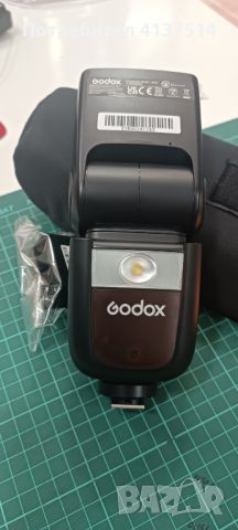 Чисто нова светкавица  Godox V860 III-P, снимка 1 - Светкавици, студийно осветление - 46318113