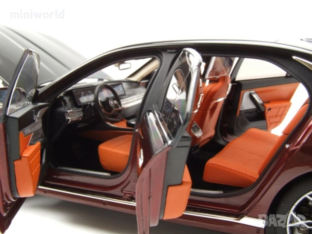 BMW i7 2022 - мащаб 1:18 на Minichamps моделът е нов в кутия, снимка 6 - Колекции - 53561496