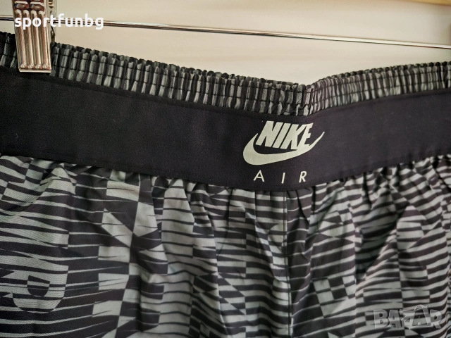 Дамски спортни къси панталонки Nike Air Tempo Shorts, снимка 4 - Къси панталони и бермуди - 53875769