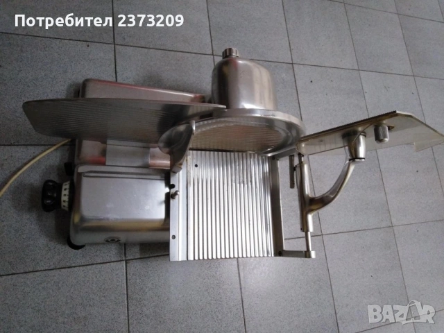 Професионален слайсер / резачка Бизерба модел Р704, снимка 2 - Обзавеждане на кухня - 53511434