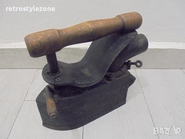 № 8526 Стара чугунена ютия на жар – ДВФ Казанлък – масивна, с комин и клапа, колекционерска, снимка 4 - Антикварни и старинни предмети - 53818655