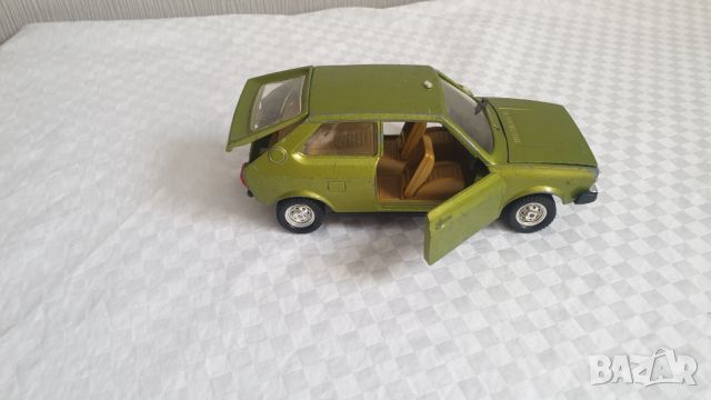 Стар модел  1/25 Volkswagen Polo , снимка 5 - Колекции - 46322593