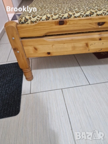 Продава се дървено чамово легло, снимка 3 - Спални и легла - 53982475