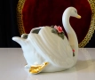 Фигура,ваза Лебед дрезденски порцелан,рози. , снимка 3