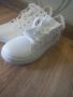 Бели обувки , снимка 1 - Дамски ежедневни обувки - 45632720
