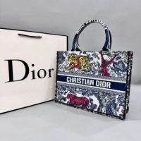 Дамски чанти Dior висок клас реплика, снимка 2 - Чанти - 45930775