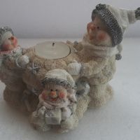 Декоративен свещник с 3 зимни човечета/ангелчета, снимка 1 - Други - 45083601