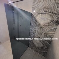 Параван изработен от сиво обемно закалено стъкло, снимка 1 - Душ кабини и вани - 45992159