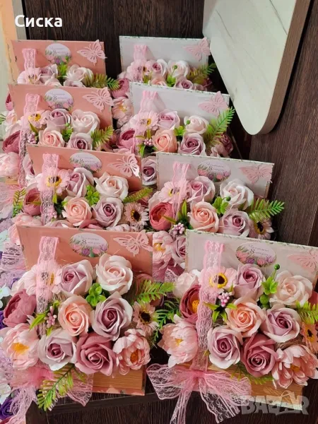 Разнооблазие на кутия книга" със сапунени цветя подходящ подарък за всеки повод, снимка 1