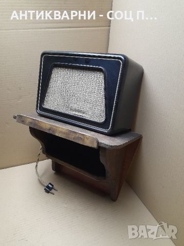 Комплект Старо Бакелитено Радио със Дървена Поставка.