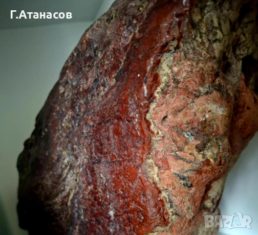 Красив огромен суров наситено червен яспис от Източните Родопи , снимка 2 - Други - 53512507