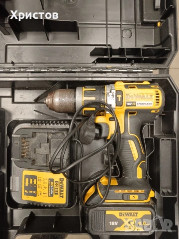 Акумулаторен ударен винтоверт DeWALT DCD776S2T.
