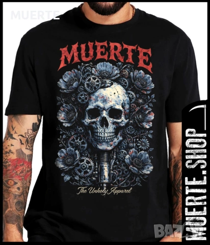 Черна тениска LA MUERTE BLUE FLOWERS с череп и сини цветя.