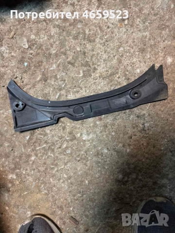 Пластмаса криеща предните болтове на левия пресен калник Ауди Audi A8 D4 H4 само за 30лв. 4H0823745C, снимка 2 - Части - 52541194