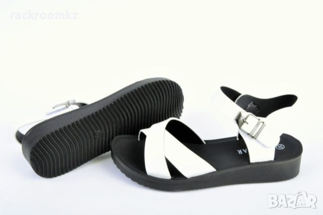 Дамски сандали в бял цвят с черна подметка модел: 138077 white, снимка 2 - Сандали - 45670500