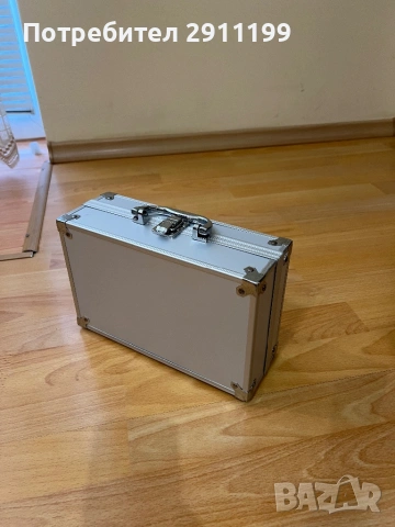 Малък алуминиев куфар