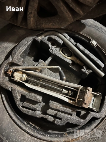 Резервна гума с крик, ключ,кука за VW Golf 4 ,Bora, снимка 3 - Аксесоари и консумативи - 53685566