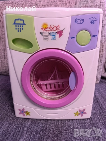 Детска перална машина и кошница за пране.