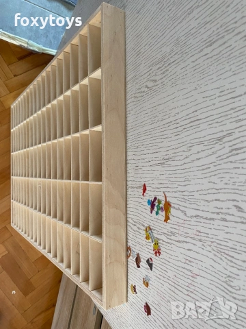 Дефектен дървен рафт, етажерка за колички, 90 отделения, Hot wheels, снимка 14 - Коли, камиони, мотори, писти - 53736218